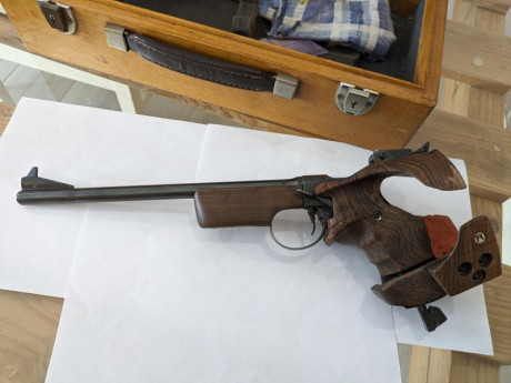 Buenas, se vende pistola libre TOZ35, con empuñadura Morini de ZURDO en su maletín original en perfecto 00