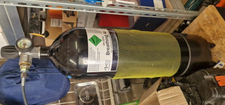 Vendo carabina. GAMO CHACHAL valorada en 420 euros con tres meses de uso, y botella de recarga de 12 litros, 02