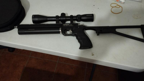 En calibre 4.5 y 5.5 culatín retráctil , visor 3-9-40 vector optips,rosca para moderador de 1/2 y funda 01