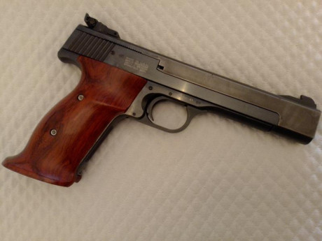 venta de una magnifica pistola S&W Model 41 del 22 lr. Se trata de un arma de una calidad que difícilmente 02