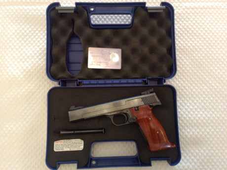 venta de una magnifica pistola S&W Model 41 del 22 lr. Se trata de un arma de una calidad que difícilmente 01