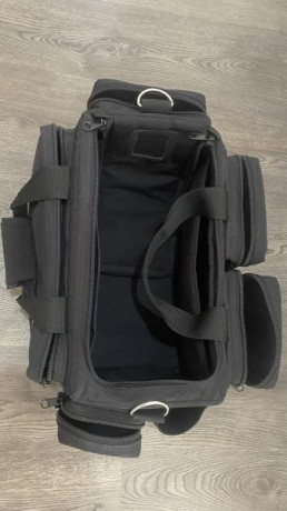Vendo Bolso tiro XL Professional CED 

El bolso esta usado, buen estado excepto dos descosidos que tiene 12
