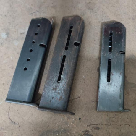 Tengo estos tres cargadores y juegos de cacha de llama IIIA, y de Star que no recuerdo modelo.
Si hay 02