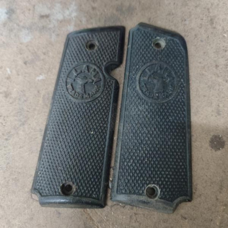 Tengo estos tres cargadores y juegos de cacha de llama IIIA, y de Star que no recuerdo modelo.
Si hay 01