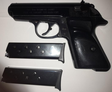 Pistola FEG, calibre 9 Corto, con dos cargadores, buen estado general.
Precio 150 euros, más portes si 02