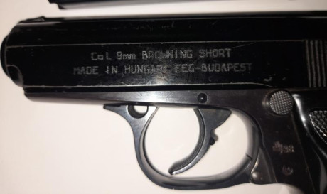 Pistola FEG, calibre 9 Corto, con dos cargadores, buen estado general.
Precio 150 euros, más portes si 10