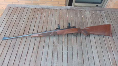Se vende:

Whinchester xtr 70 270 win con monturas 
Sin uso 
Precio 750 euros 

Atiendo WhatsApp 615659980 00