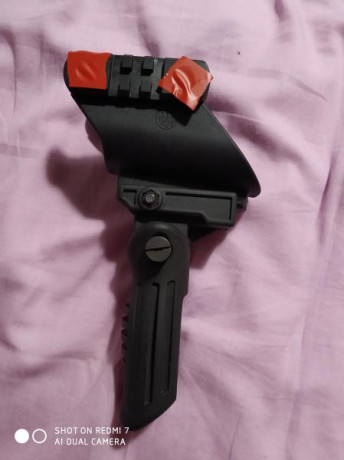 Vendo el accesorio con tres raíles picatini para colocar en la carabina Beretta cx4 storm, para poner 10