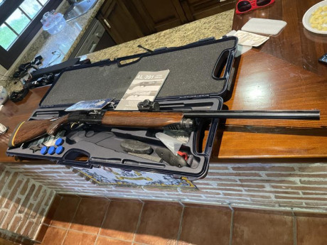Vendo escopeta con plomeo y baleó perfecto, por exceso de armas.
750, Talavera de la Reina. 00