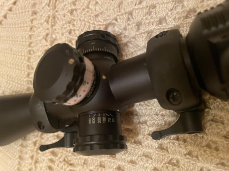 Vendo este visor Compacto en perfectas condiciones, prácticamente sin uso, solo en una carabina del 22 00