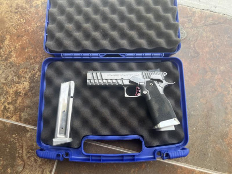 Infinity hybrid del 9 para. Prácticamente nueva ya que es la que tengo de repuesto. 2 cargadores Infinity. 02