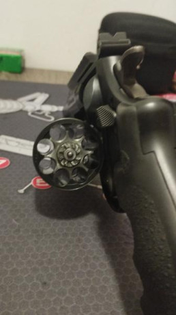No interesan cambios.
Vendo revolver Perfomance Center R8 en muy buen estado.
Tambor de 8 disparos  y 11