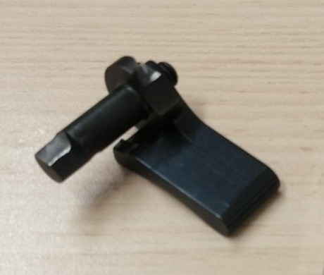 Vendo está aleta de seguro de perfil bajo, para poder accionar el seguro con visor montado, sirve para 00