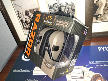 A la venta un set de cascos electronicos WALKERS RAZOR FLAT DARK EARTH.

Nuevos a estrenar, en su embalaje 00