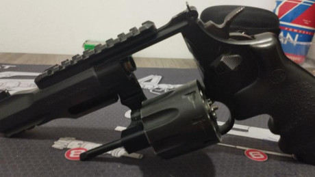 No interesan cambios.
Vendo revolver Perfomance Center R8 en muy buen estado.
Tambor de 8 disparos  y 41
