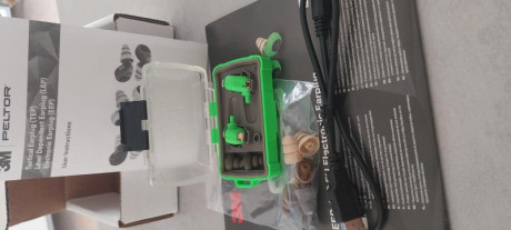 vendo 
3M Peltor EEP-100 EU Tapones electrónicos
nuevos 
precio 260 € portes incluidos 02
