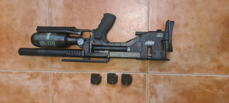 Krait compact 5.5
Arma compacta, con culata y carrillera ajustable.
Extras: Carril Weaver largo, portacargadores, 02