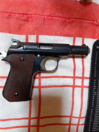 Hola.  Vendo este arma, dos cargadores, guiada en "F", caja original  con su libro de instrucciones. 11