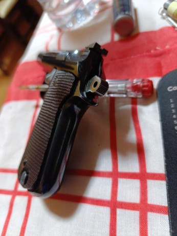 Hola.  Vendo este arma, dos cargadores, guiada en "F", caja original  con su libro de instrucciones. 22