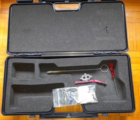 Maletin para pistola Walther GSP, con baqueta, testigo de arma descargada, llaves, un punto de mira y 01