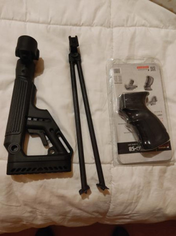 Hola.  Vendo estos accesorios , el bipode es el original de quita y pon tambien es peglave  sobre el rifle.culata 01