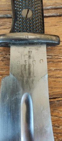 Hola compañeros, que me podriais decir de este cuchillo, creo que es original de dotacion de la EZAPAC, 01