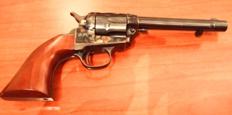 Se vende Uberti Single Action, calibre 22, prácticamente nuevo, solo ha disparado 10 cartuchos.
Se puede 00