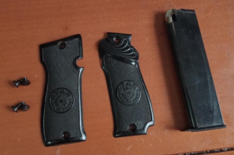Lo dicho
Casi nuevos
50 las cachas y 40 el cargador.NEGOCIABLES.
Envío por NACEX dentro de la península. 00