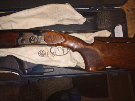 Escopeta superpuesta Beretta 686E puré trap
Dos y una estrellas fijas 
Estado impecable 
Recién revisada 10