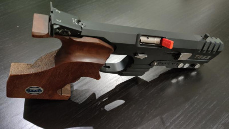 Excelente estado, como nueva.
Pistola alemana de competición, mod. Tesro TS 22-3 PRO. Cacha para zurdo 02