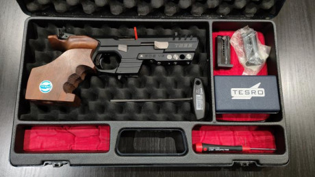 Excelente estado, como nueva.
Pistola alemana de competición, mod. Tesro TS 22-3 PRO. Cacha para zurdo 00