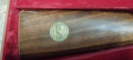 Vendo carabina Le Hussard caballeria calibre 69 de Pedersoli con accesorios y caja.
Edición numerada de 12
