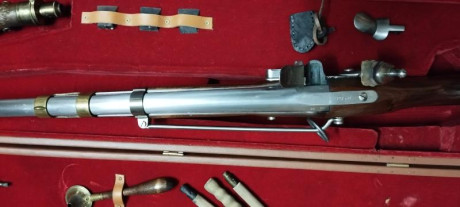 Vendo carabina Le Hussard caballeria calibre 69 de Pedersoli con accesorios y caja.
Edición numerada de 21