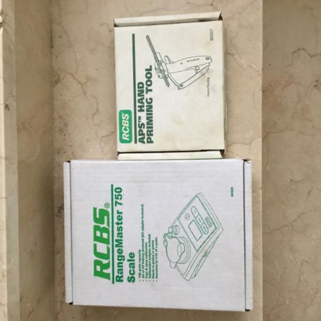 Buenas compañeros
Empistonadora RCBS con tiras para pistones pequeños…nueva en su caja.
75 eur más envio

Báscula 00
