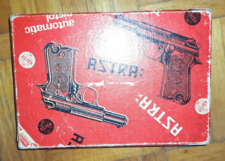 Caja de pistola Astra Falcon con manual de instrucciones y dos cargadores del 9 Cto., precio 70 euros 01