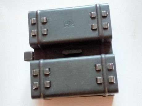 Hola
Pongo aqui a la venta varias cosas de la carabina HK MP5 y demas variantes 

Agrupador de dos cargadores 01