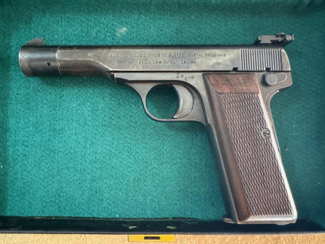 VENDIDA . Pistola FN 1922 , Cal 7,65 , guiada en F . Tiene marcajes de la era Nazi . Para competir en 00