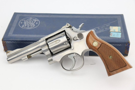 Lo dicho, estoy buscando un revólver Smith & Wesson compacto del calibre .357 magnum y preferiblemente 00