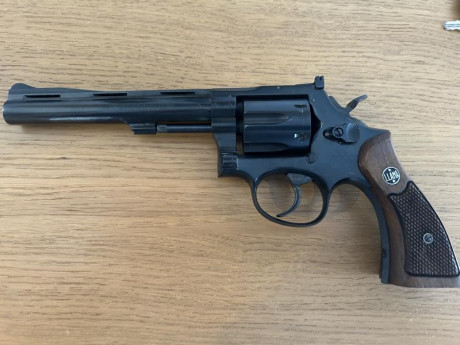 Vendo revólver Llama 38 spl. Cañón de 6 pulgadas. Está en perfecto estado, tiene pocos tiros. Precio 250€ 02