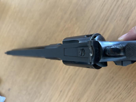 Vendo revólver Llama 38 spl. Cañón de 6 pulgadas. Está en perfecto estado, tiene pocos tiros. Precio 250€ 01
