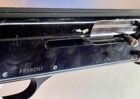 Franchi 12/70 prestige. Con choke fijo del 3. Tiene algún desperfecto estético pero funciona perfectamente. 02