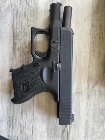 Se vende Glock 26 prácticamente nueva de uso.
400€+gastos de envío.
Guiada con la A.
Cualquier consulta 01