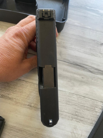 Se vende Glock 26 prácticamente nueva de uso.
400€+gastos de envío.
Guiada con la A.
Cualquier consulta 00