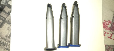 Vendo 3 cargadores sti en calibre .40sw en buen estado. 
120€ portes incluidos a la peninsula. 00