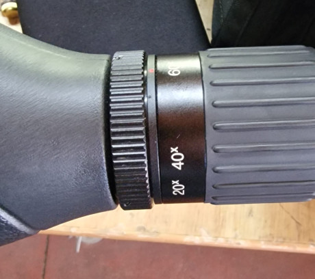 Hola. Vendo este mirón practicamente nuevo, con su trípode 20 a 40 y 60x70. 100€ portes no incluidos. 10