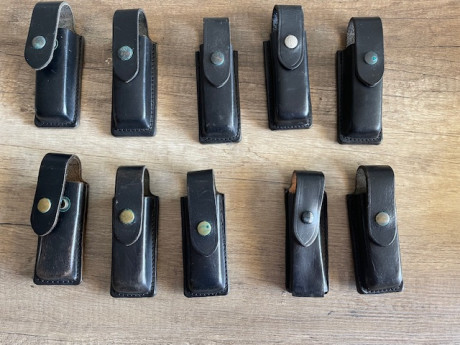 A la venta portacargadores de cuero. 5€ la unidad, más portes si los hubiera. Se encuentran en Málaga 00