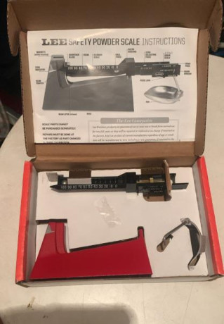 VENDO Balanza Recarga Marca LEE Nueva sin estrenar en su caja Original. Precio 50€ Interesados 636111985 01