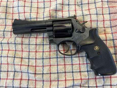 Hola, se vende S&W del 357 Magnum, aunque siempre ha tirado con .38, guiada en F y de cuatro pulgadas.
precio 01