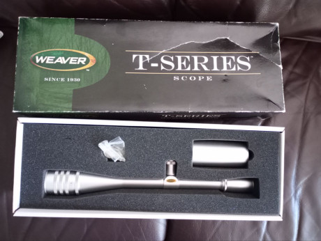 Weaver T36, 36 aumentos fijos con gran calidad óptica y de torretas. Retícula crosshair dot. Está impecable 02