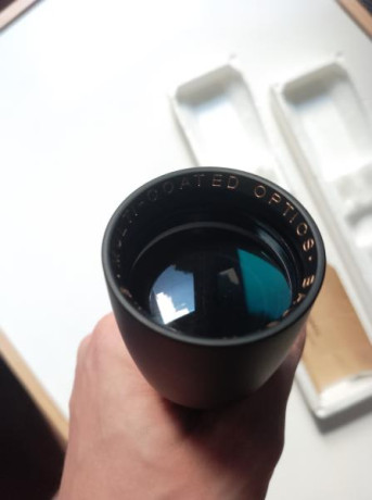 Altísima calidad de óptica, made in Japan, tubo de pulgada. No ha sido utilizado. Incluye tapas para las 12